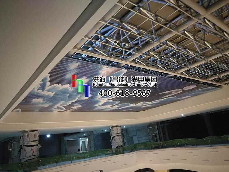 洪海LED天幕在臨沂齊魯園廣場正安裝施工！